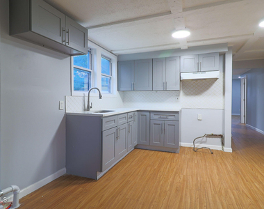 111 Duane Avenue - Photo Thumbnail 5