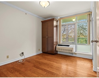 3511 Cambridge Avenue - Photo Thumbnail 7