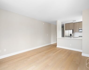 345 E 94th Street - Photo Thumbnail 7