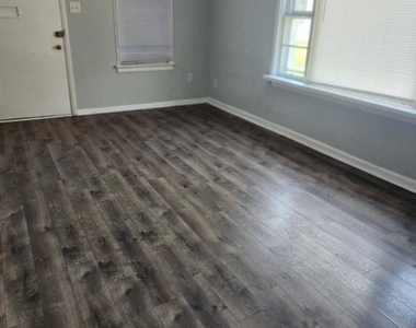 12083 Winchester Avenue - Photo Thumbnail 2