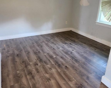 12083 Winchester Avenue - Photo Thumbnail 3