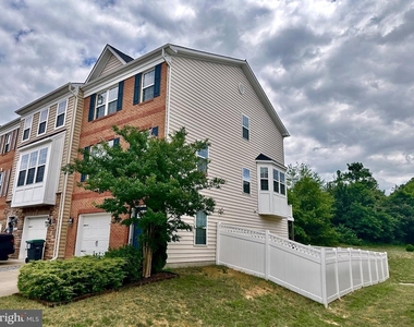 121 Hidden Brook Drive - Photo Thumbnail 2