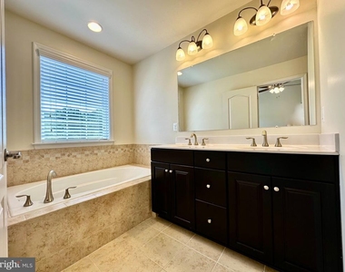 121 Hidden Brook Drive - Photo Thumbnail 16