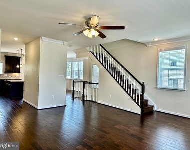121 Hidden Brook Drive - Photo Thumbnail 4