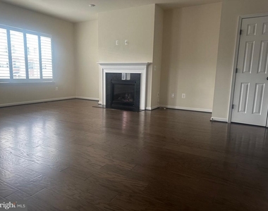 2233 Mallard Landing Drive - Photo Thumbnail 9