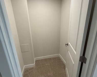 4362 Southerby Drive - Photo Thumbnail 10