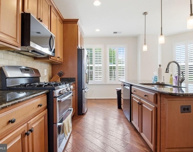 8922 Center Street - Photo Thumbnail 7
