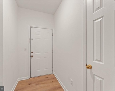 20453 Chesapeake Square - Photo Thumbnail 7