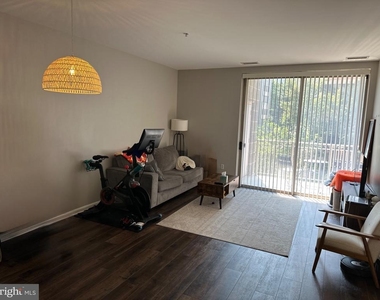 2726 Gallows Road - Photo Thumbnail 3