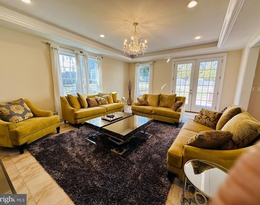 6413 Divine Street - Photo Thumbnail 4