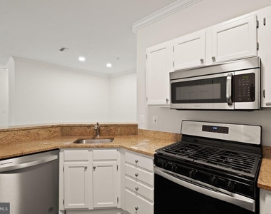 1704 Lake Shore Crest Drive - Photo Thumbnail 18