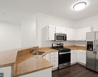 1704 Lake Shore Crest Drive - Photo Thumbnail 15