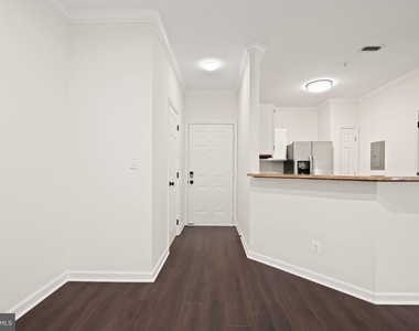 1704 Lake Shore Crest Drive - Photo Thumbnail 5