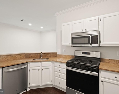 1704 Lake Shore Crest Drive - Photo Thumbnail 16