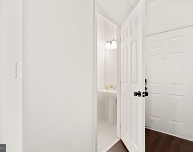 1704 Lake Shore Crest Drive - Photo Thumbnail 4