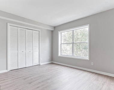 3179 Summit Square Drive - Photo Thumbnail 14