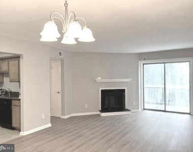 3179 Summit Square Drive - Photo Thumbnail 6