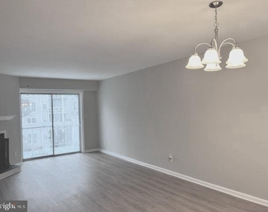 3179 Summit Square Drive - Photo Thumbnail 8