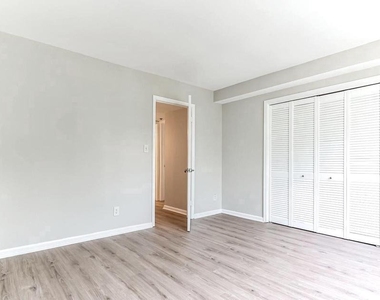 3179 Summit Square Drive - Photo Thumbnail 13
