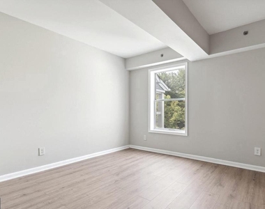 3179 Summit Square Drive - Photo Thumbnail 17