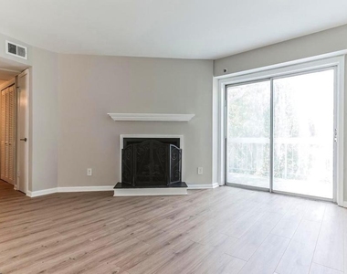 3179 Summit Square Drive - Photo Thumbnail 5
