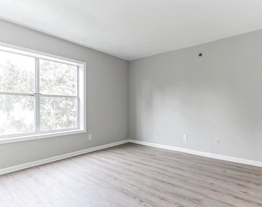 3179 Summit Square Drive - Photo Thumbnail 12