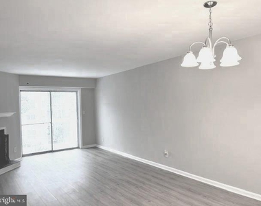 3179 Summit Square Drive - Photo Thumbnail 7