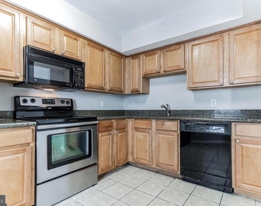 3179 Summit Square Drive - Photo Thumbnail 2