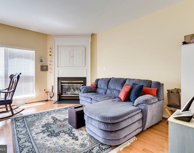6328 Dunman Way - Photo Thumbnail 11