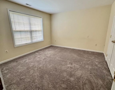 104 Eastside Lane - Photo Thumbnail 10
