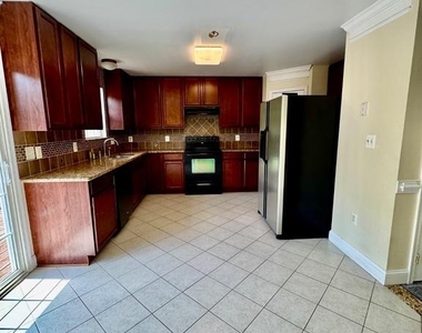 104 Eastside Lane - Photo Thumbnail 6