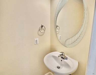 104 Eastside Lane - Photo Thumbnail 2