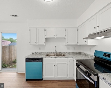 178 Hackberry Drive - Photo Thumbnail 7