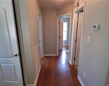 60 Cobblestone Drive - Photo Thumbnail 4