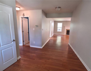 60 Cobblestone Drive - Photo Thumbnail 2