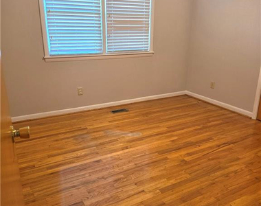 111 Chloe Drive - Photo Thumbnail 17