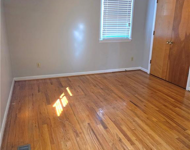 111 Chloe Drive - Photo Thumbnail 18