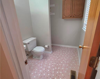 111 Chloe Drive - Photo Thumbnail 21
