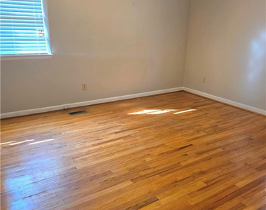 111 Chloe Drive - Photo Thumbnail 6