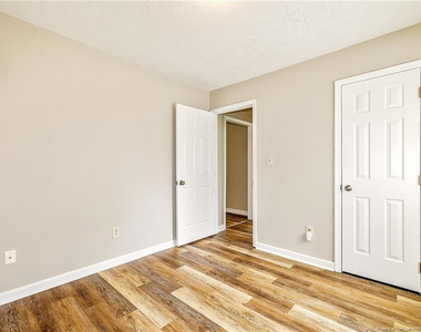 5928 Lively Court - Photo Thumbnail 17