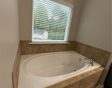 42 Betsy Ross Court - Photo Thumbnail 27