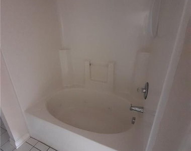 3910 Bardstown Court - Photo Thumbnail 6