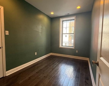 1510 N 17th Street - Photo Thumbnail 5