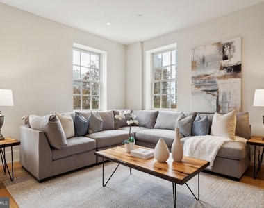 1805 Walnut Street - Photo Thumbnail 3