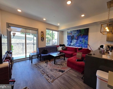 417 W Berks Street - Photo Thumbnail 2