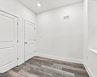 1530 Catharine Street - Photo Thumbnail 9