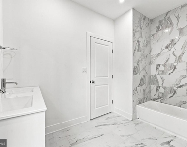 1530 Catharine Street - Photo Thumbnail 7