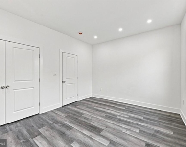 1530 Catharine Street - Photo Thumbnail 6