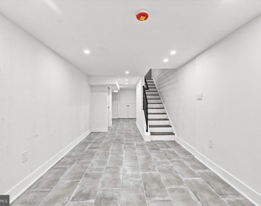 1530 Catharine Street - Photo Thumbnail 11