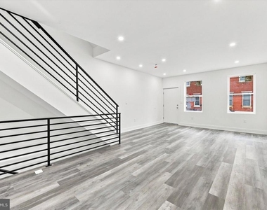 1530 Catharine Street - Photo Thumbnail 2